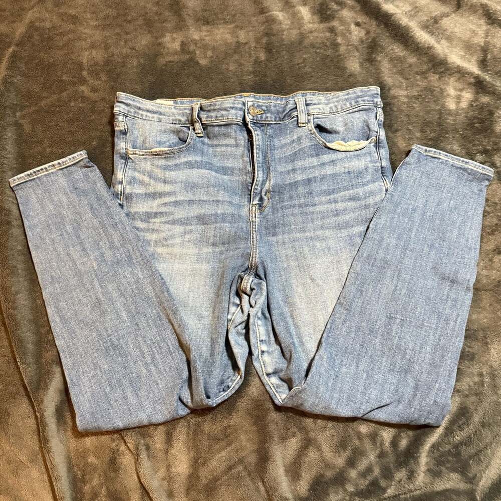 American Eagle Super Hi-Rise Jegging Size 18 Light Wash Denim Jeans